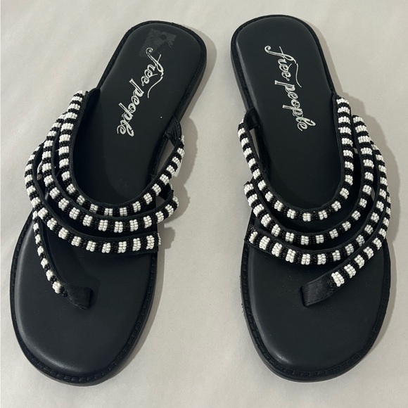 Free People Beatrice Beaded Flat Sandals Black and White Size 38.5 - Picture 4 of 5